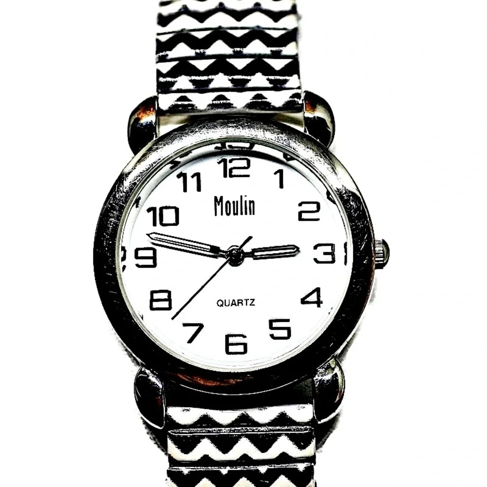 SOLD | B&W Chevron Stretchy Bracelet Strap Watch | New Battery - Picture 1 of 4